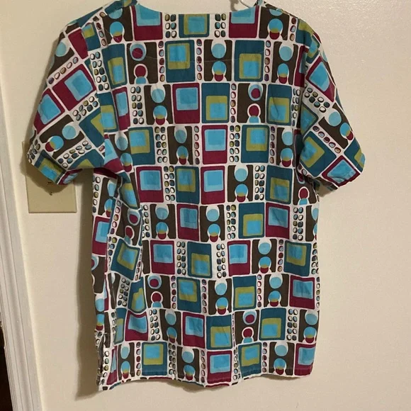 Landeu size M Colorful Geometric Print Scrub Top - Picture 5 of 7